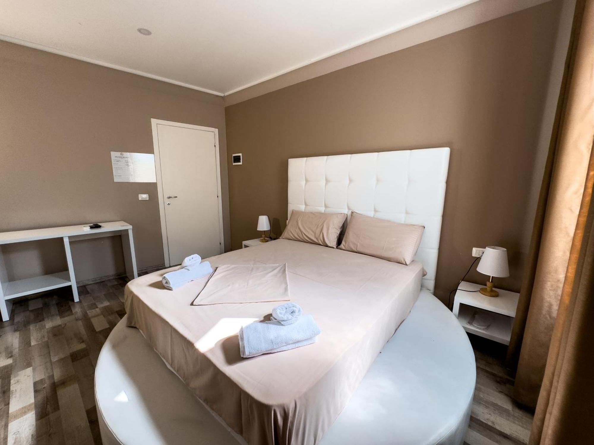 Shkodra Budget Hotel Luaran gambar